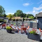 캠프장 Joli Mobil-home - Terrasse Couverte Pres De La 라 베르네리-앙-레츠
