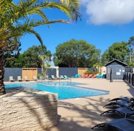 Camping Joli Mobil-home - Terrasse Couverte Pres De La